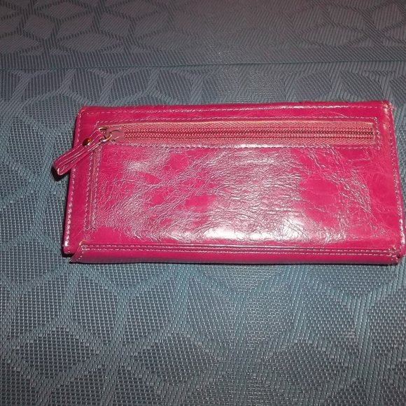 2/$15....NWOT Roots wallet - Picture 1 of 3
